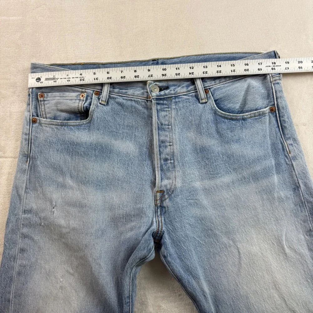 Levis 501 Original Fit Jeans Mens 34x29 Light Wash Blue‎ Denim Button Fly Pants